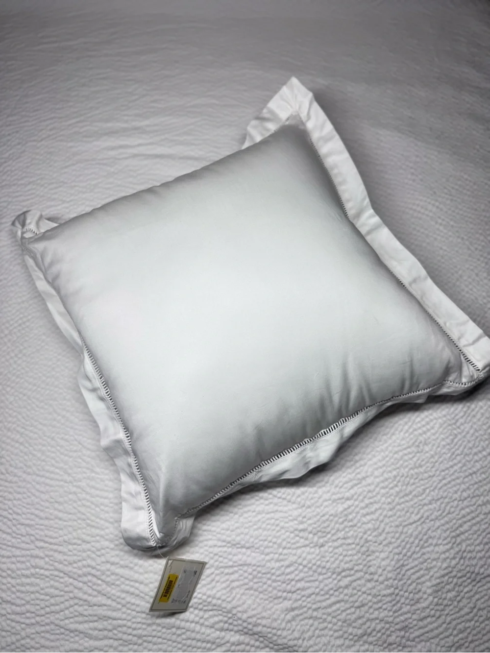 Southern Living White Sateen 20x20 Decorative Pillow NWT
